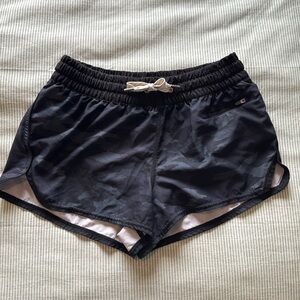 Vuori Women’s Clementine 2.0 Performance Short in Black Camo